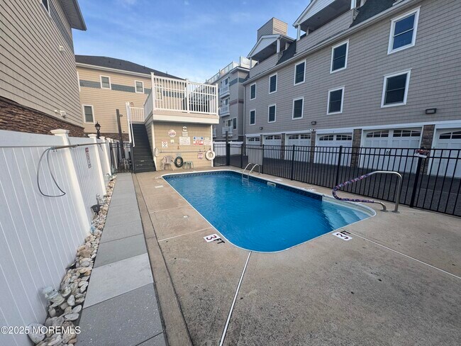 Primary Photo - 30 Sumner Ave