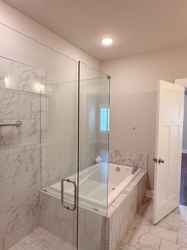 Building Photo - 408 Raleigh Elm Dr
