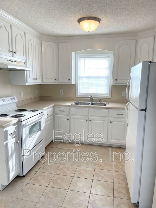 Building Photo - 1410 St John Church Rd