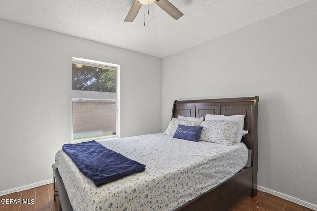 Building Photo - 10912 Loma De Luz Pl