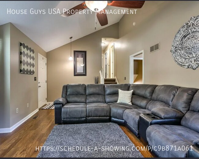 Building Photo - 420 SE Onyx Dr