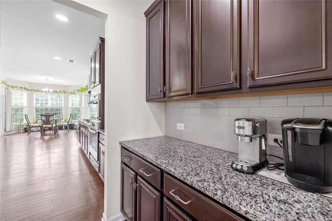 Building Photo - 5086 Waterloo Dr