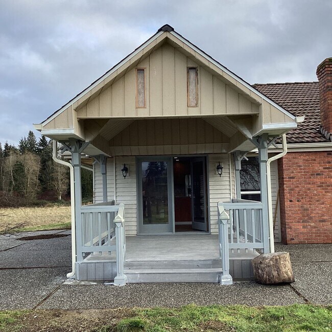 Building Photo - Ranch Style Rambler located in Stannwood