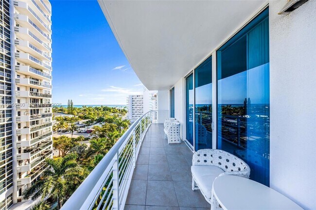 Building Photo - 2831 N Ocean Blvd