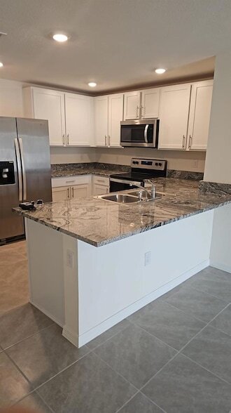Building Photo - 8650 SW 46th Ave