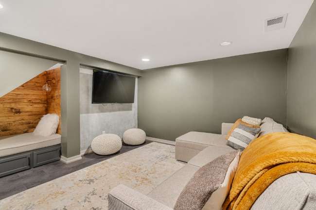 Building Photo - 2425 Cavell Ave S