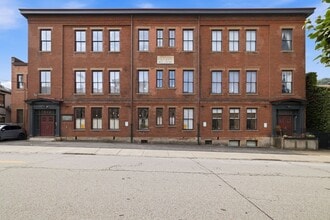 Building Photo - 910 Bingham St
