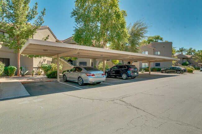 Building Photo - 15225 N 100th St