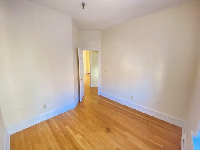 Building Photo - 55 Bright St