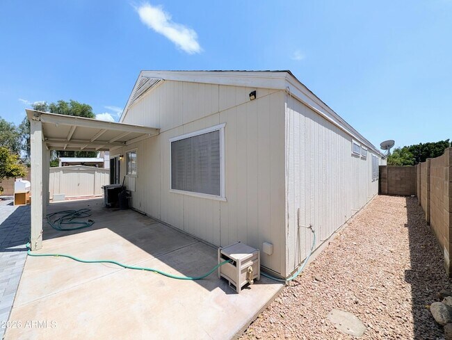 Building Photo - 2824 W Angela Dr