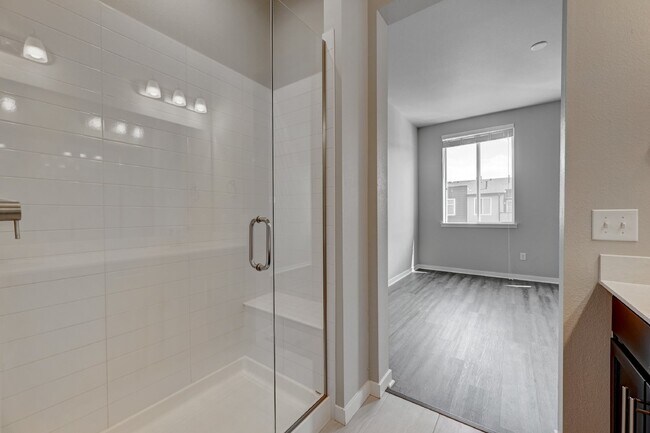 Building Photo - $2,150- 2 Bed, 2 Bath Condo in Littleton w...