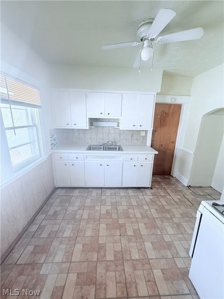 Building Photo - 3395 W 100th St