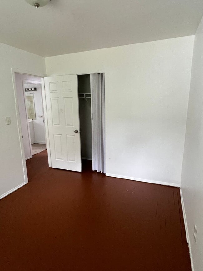 Building Photo - 3 Bedroom 1.5 Bath - $1200