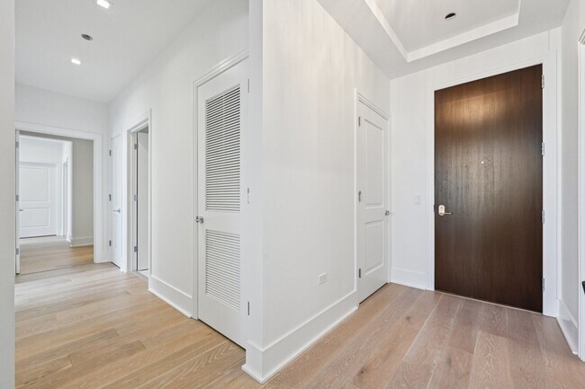 Building Photo - 363 E Wacker Dr