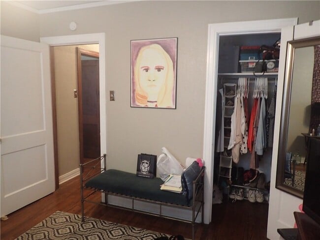 Building Photo - 5918 La Vista Dr