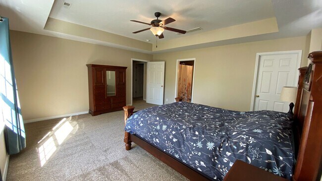 Building Photo - Gorgeous 3 Bedroom, 2 Bathroom Split Level...