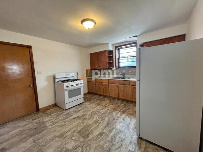 Building Photo - 1319 W 151st St