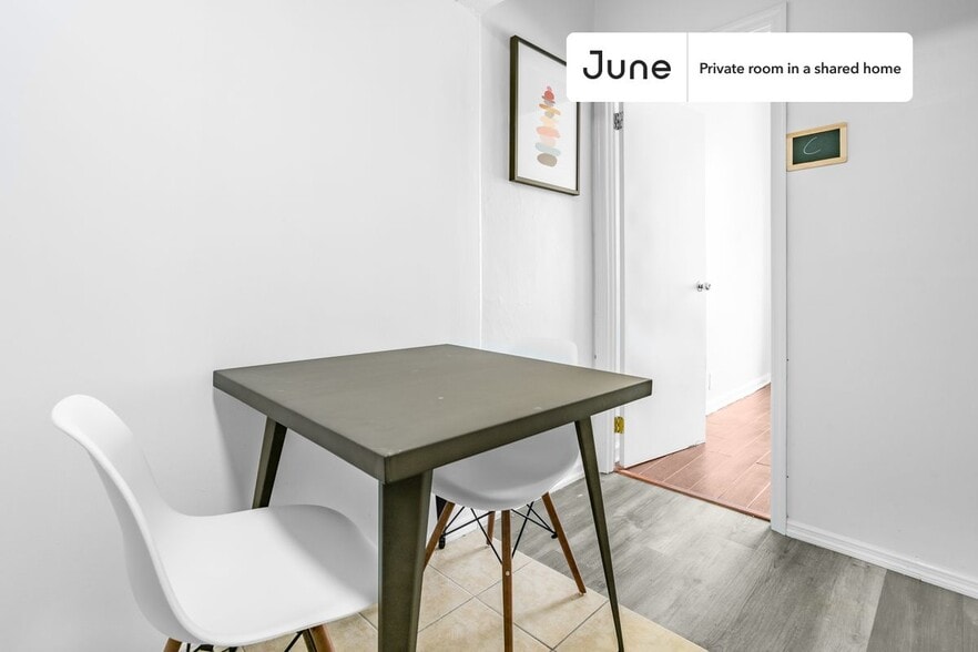 Building Photo - Room in Shared 3 bed/1 bath home