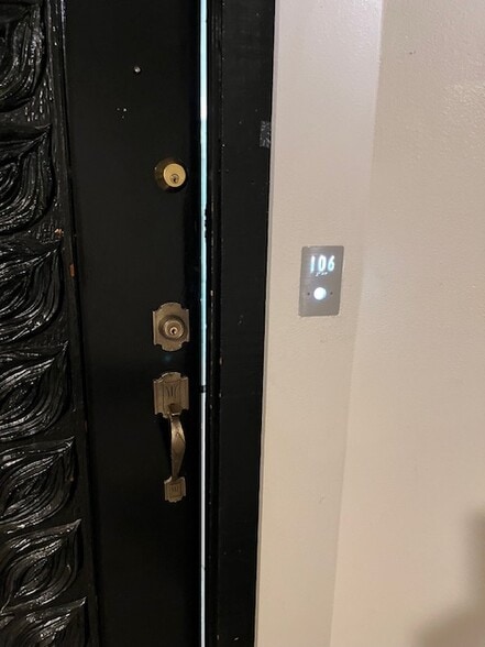 Primary Photo - 3949 Los Feliz Blvd