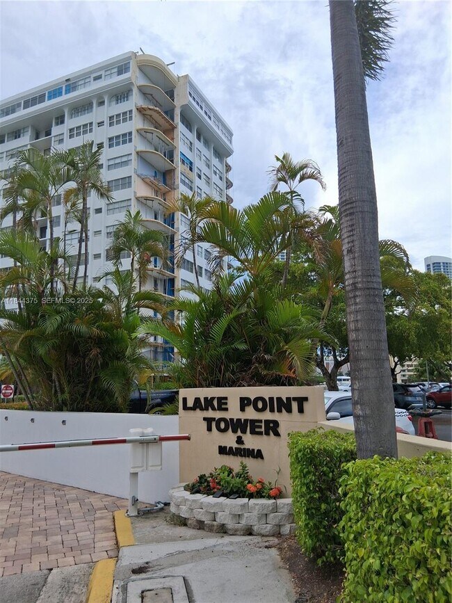 Building Photo - 100 Golden Isles Dr