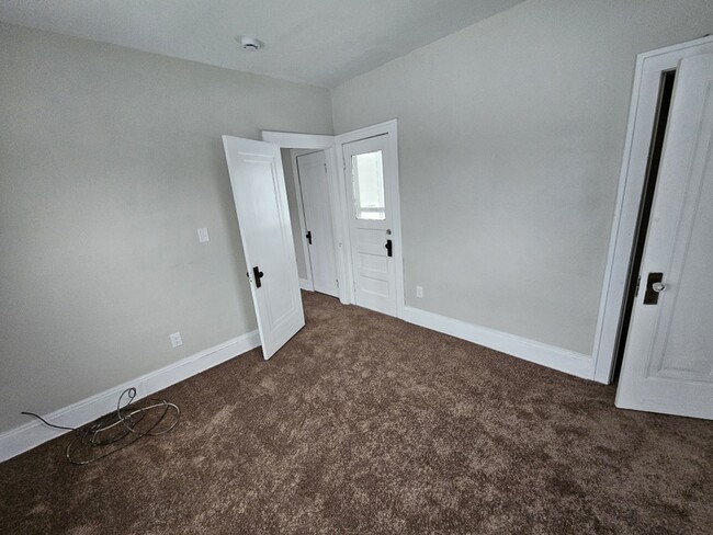 Building Photo - 3378 E 134th St