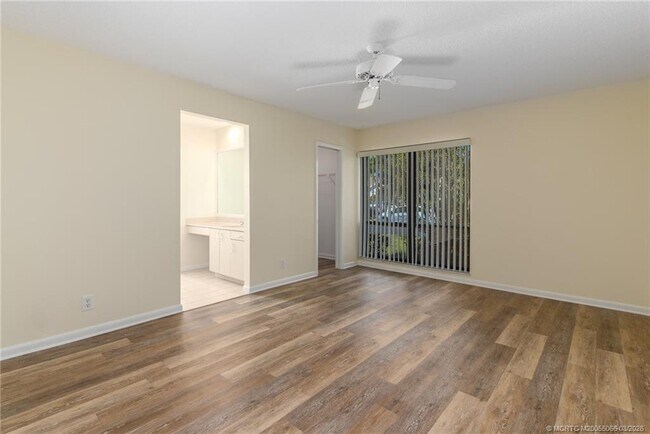 Building Photo - 2621 SW Egret Pond Cir