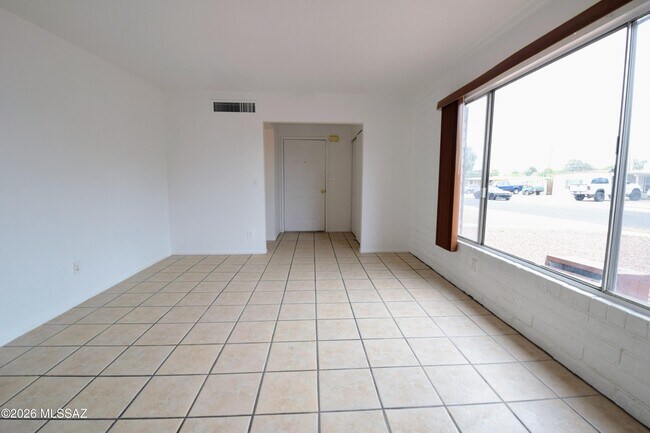 Building Photo - 6722 E 45th St