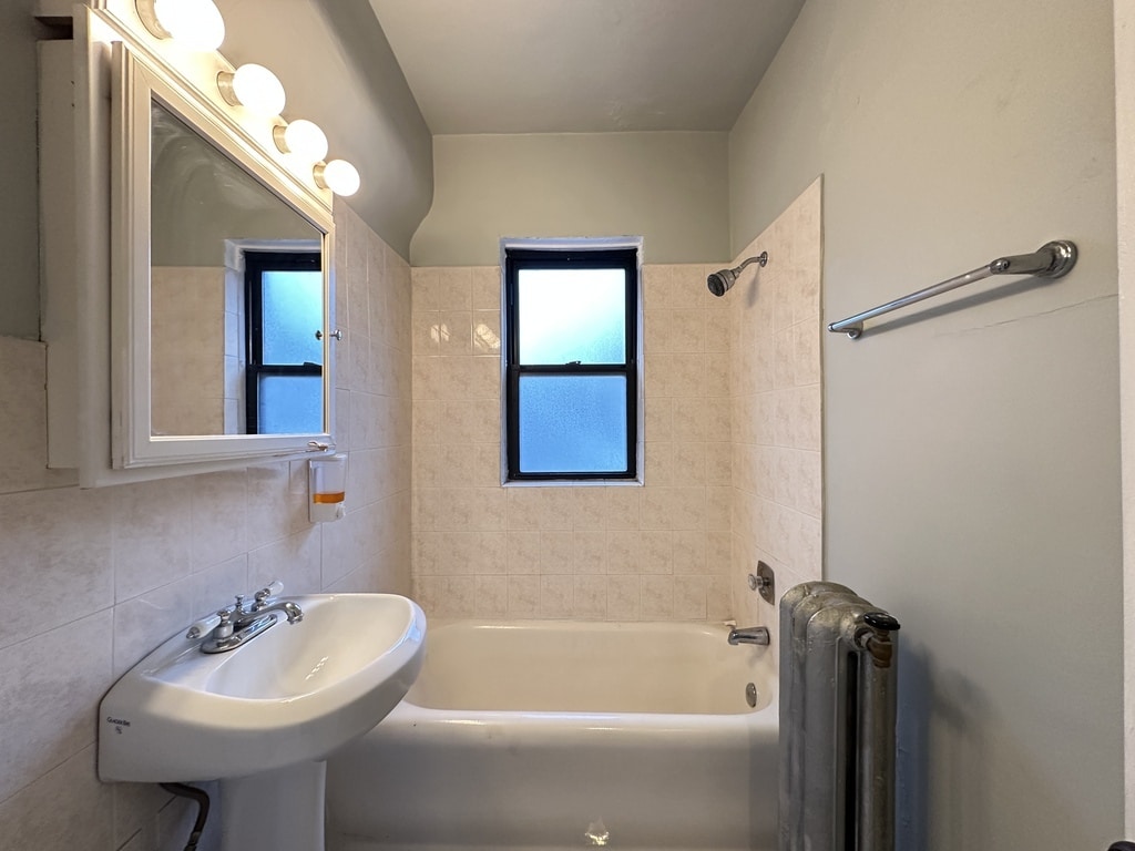 Building Photo - 1160 N Dearborn St