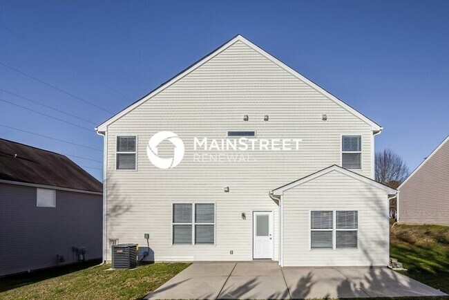 Building Photo - 4 Bedroom Pet-Friendly Home in Charlotte, NC with Main Street Renewal