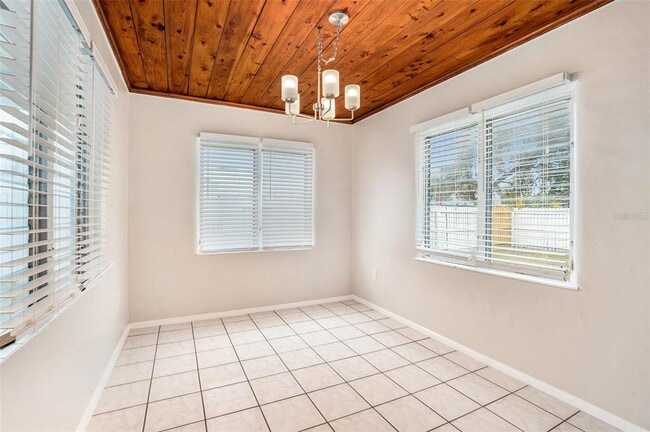 Building Photo - 5305 E Whiteway Dr