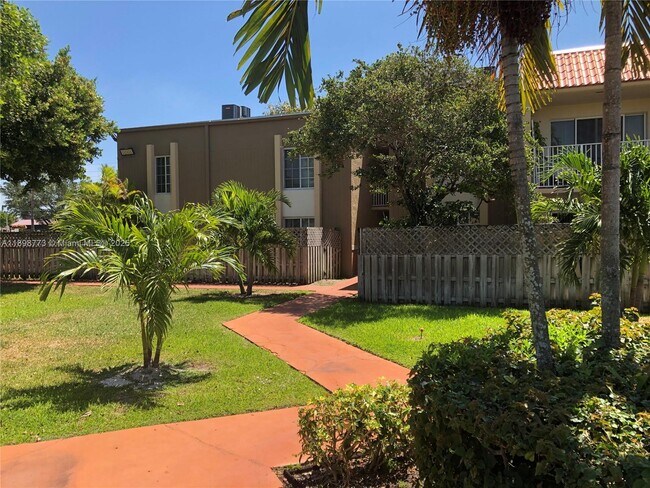 Building Photo - 5201 Geneva Ct