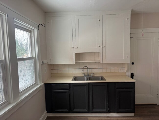 Building Photo - 3264 W 130th St