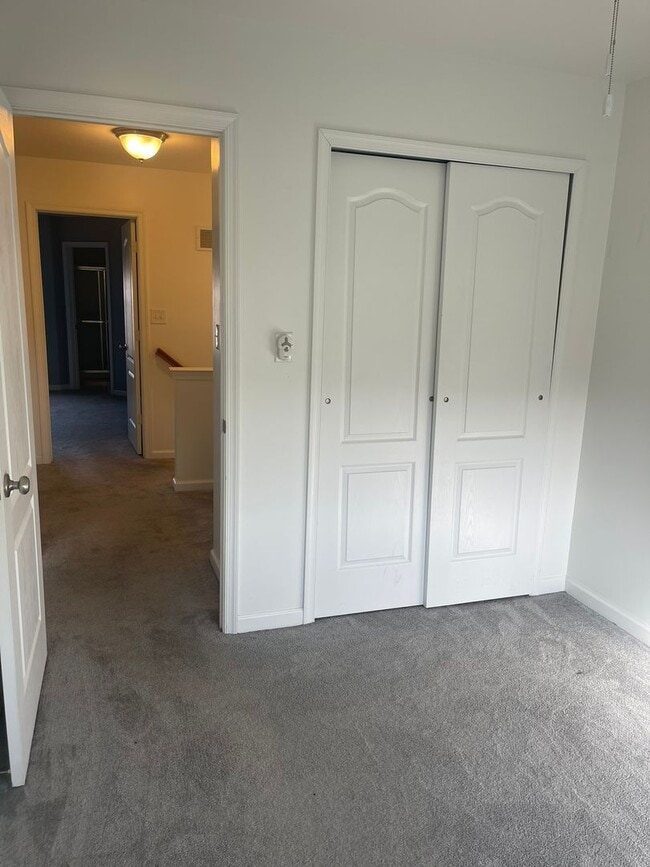 Building Photo - 3 bedroom 2 1/2 bath Townhouse in Bayberry