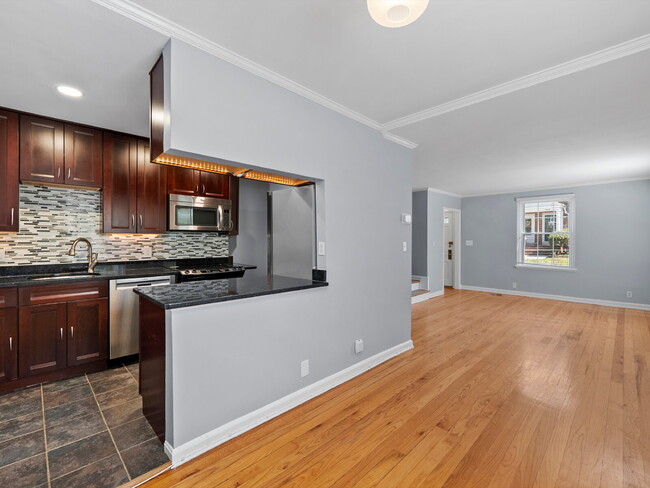 Building Photo - Discover Your Dream Townhome in Fairlingto...