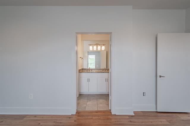 Building Photo - 6051 Ross Ave
