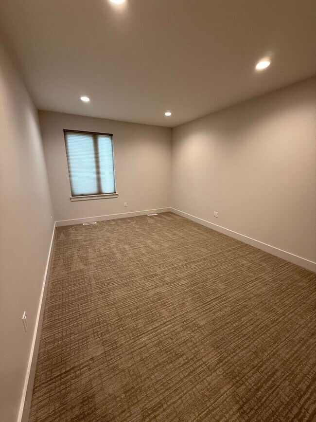 Building Photo - Beautiful 3 Bedroom 2.5 Bath in Autumn Grove