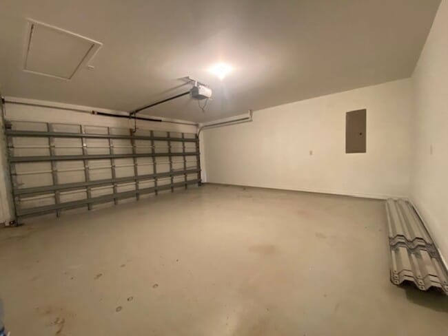 Building Photo - AFFORDABLE ISLAND LIVING!