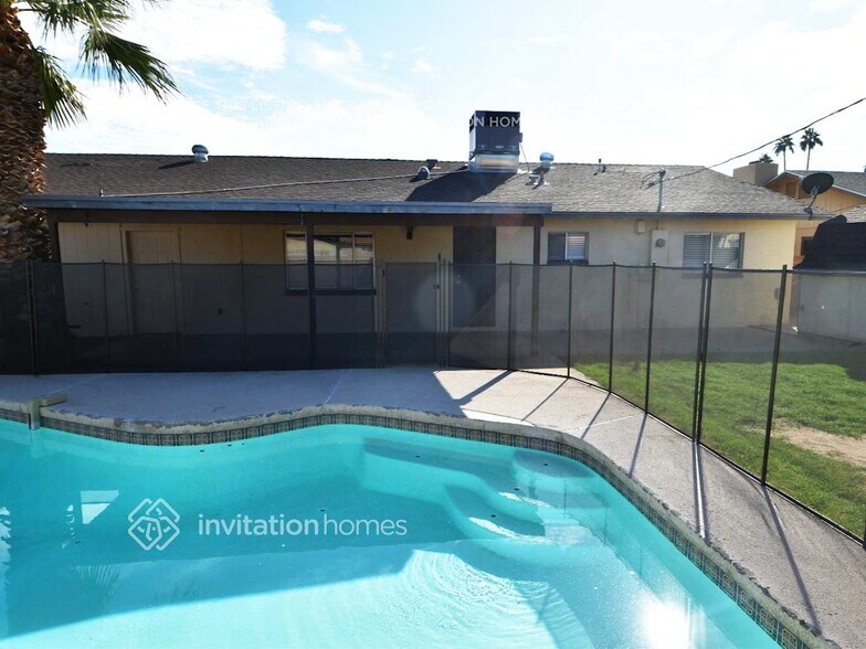 Building Photo - 4142 W Royal Palm Rd