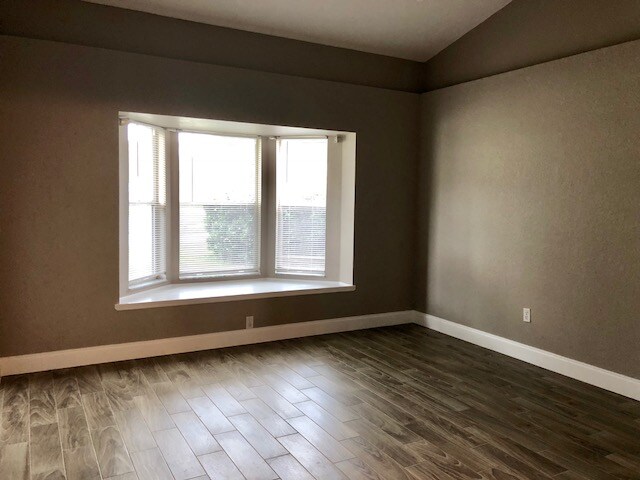 Building Photo - 1840 Bachman Way