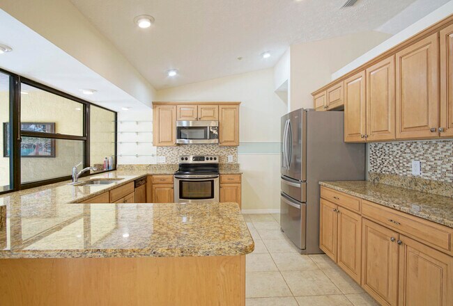 Building Photo - 1273 SW Albenga Ave