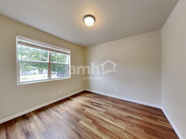 Building Photo - 2655 Moore St