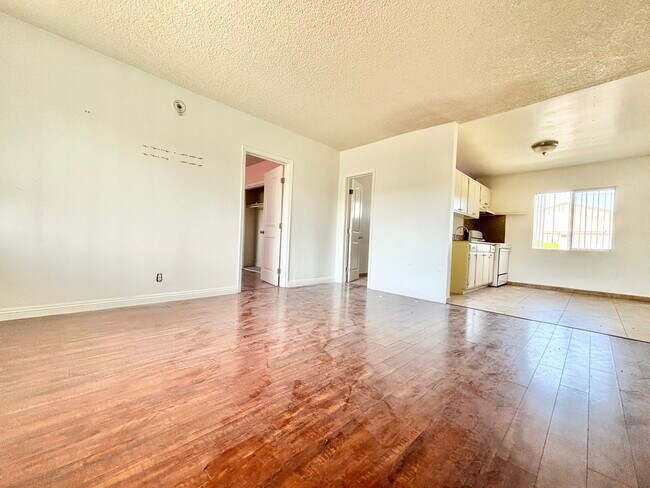 Primary Photo - 7343 Sepulveda Blvd
