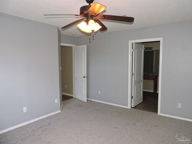 Building Photo - 724 Hanley Downs Dr