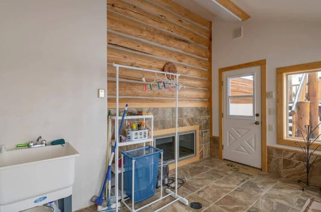 Building Photo - 10455 Rammell Mountain Rd