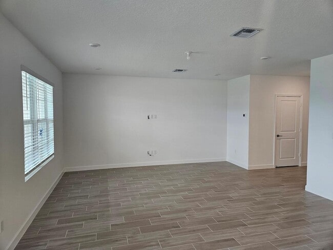 Building Photo - 19576 Whispering Crk Rd