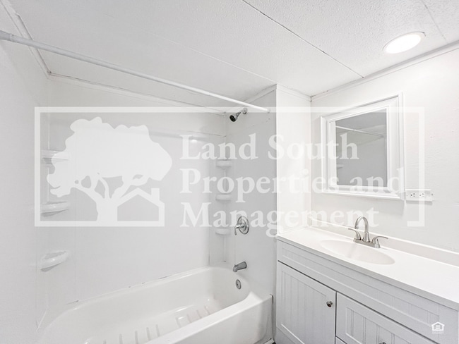 Building Photo - 3311 J Rd