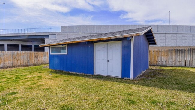 Building Photo - Fully furnished- Long and short term rental in Lehi! Boat and RV parking available.