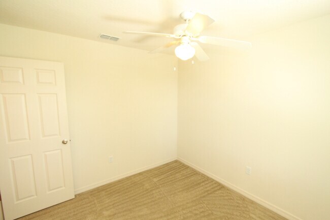 Building Photo - 1019 Wood Cv