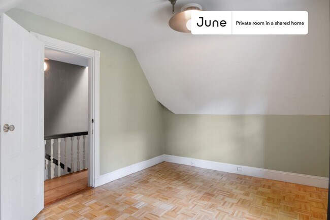 Building Photo - Room in Shared 7 bed/2.5 bath home