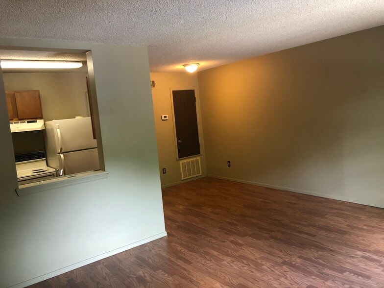 Building Photo - 661 N Leverett Ave